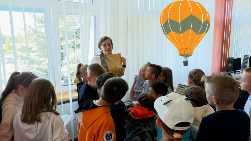 Zdjęcie kolorowe, dzieci na wycieczce w Bibliotece