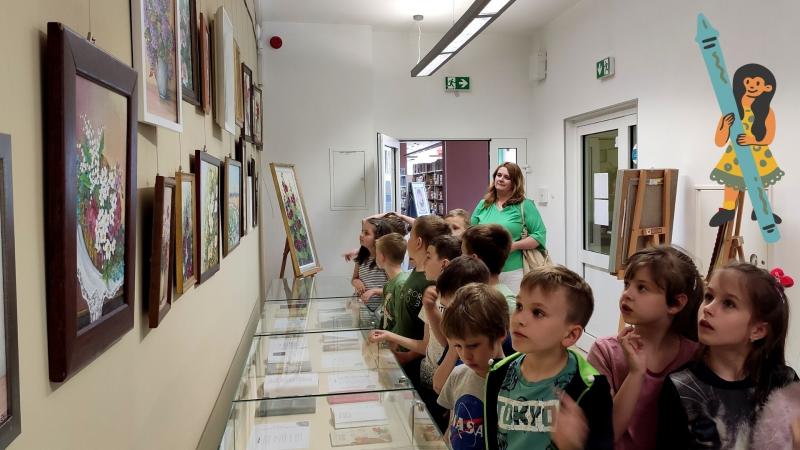 Zdjęcie kolorowe, dzieci na wycieczce w Bibliotece