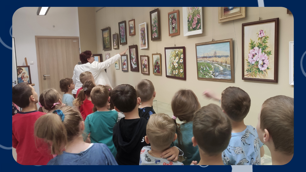 Uczestnicy akcji głośnego czytania w Bibliotece w Połańcu