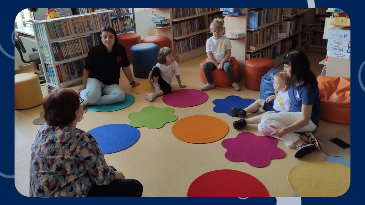 Uczestnicy akcji głośnego czytania w Bibliotece w Połańcu