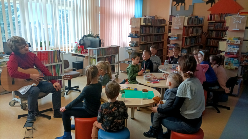 Zdjęcie kolorowe, Biblioludki i Dzień Babci - zajęcia w Bibliotece