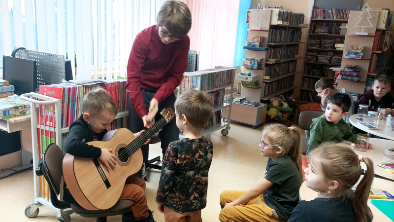 Zdjęcie kolorowe, Biblioludki i Dzień Babci - zajęcia w Bibliotece
